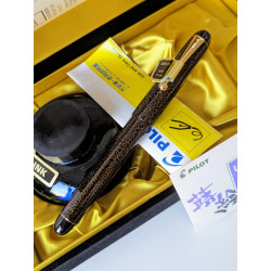 Pilot Urushi Maki-e Fountain Pen by  國光會 14K Gold  M Nib